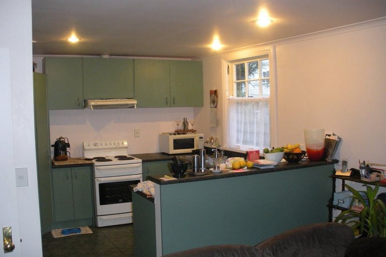 Photo of property in 8a Somerset Avenue, Newtown, Wellington, 6021