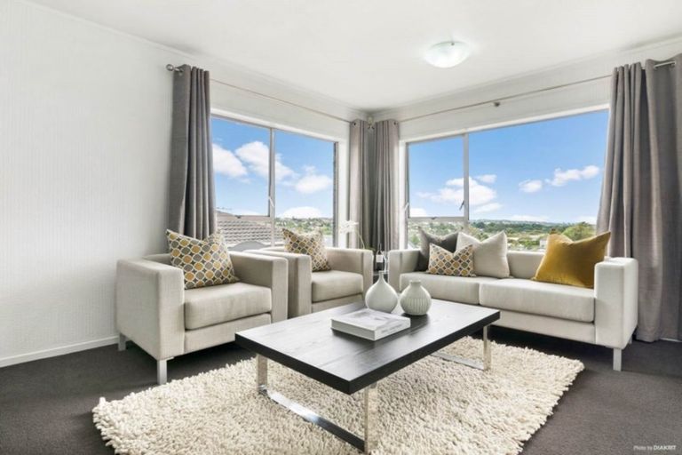 Photo of property in 1/11 Lynngate Place, Hillcrest, Auckland, 0627