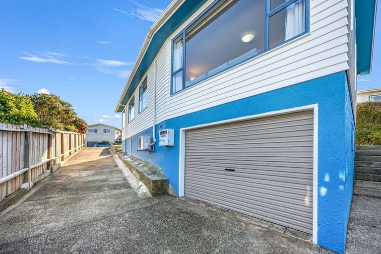 Photo of property in 4 Glenamoy Crescent, Johnsonville, Wellington, 6037