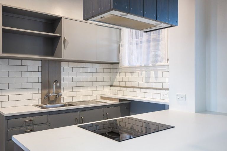 Photo of property in Devonport Apartments, 21/127 Saint Aubyn Street, New Plymouth, 4310