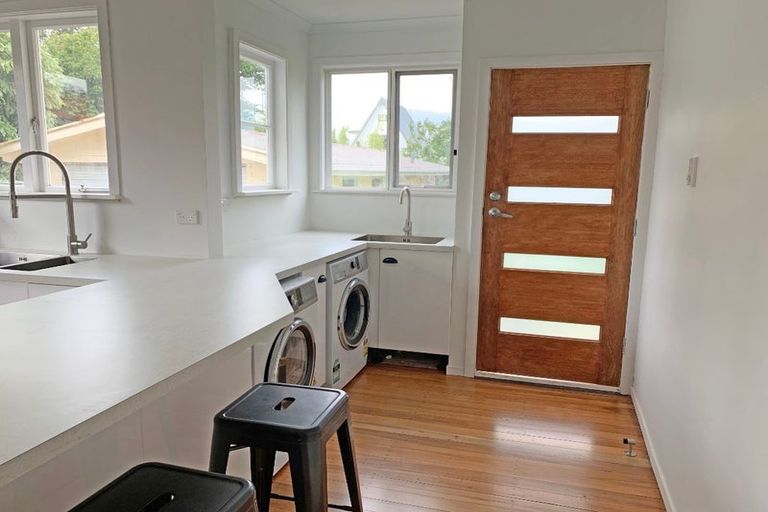 Photo of property in 17 Ihle Street, Terrace End, Palmerston North, 4410