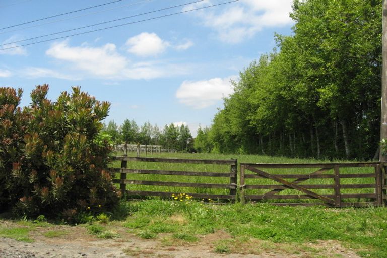 Photo of property in 60 Lathrope Road, Kumeu, 0892