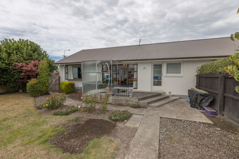 Photo of property in 2/81 Briggs Road, Shirley, Christchurch, 8052