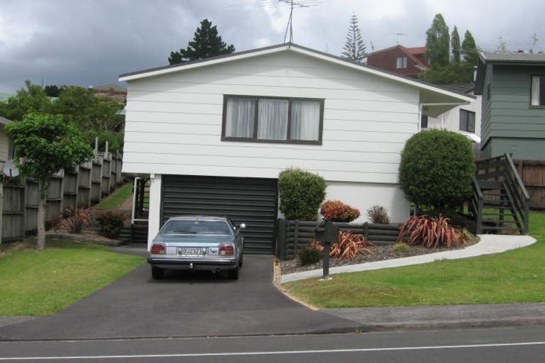 Photo of property in 1/2 Camilla Grove, Totara Vale, Auckland, 0629