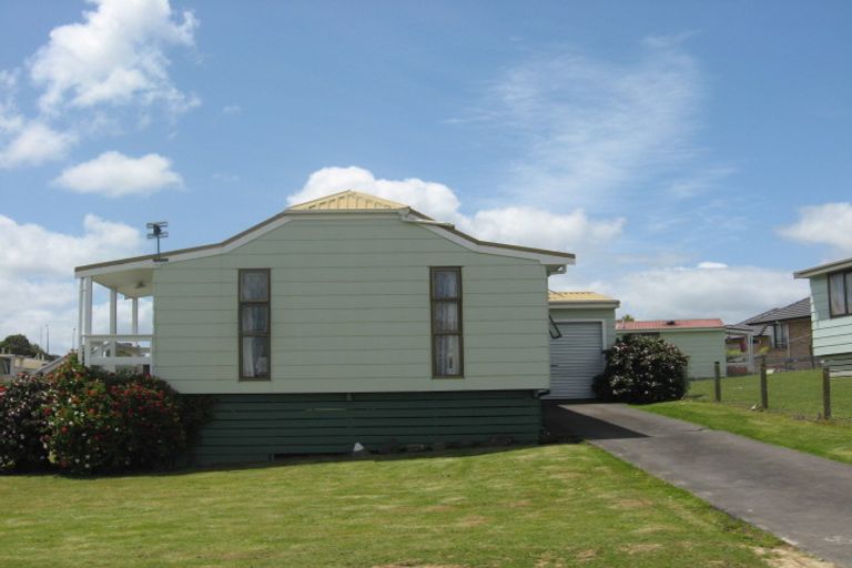 Photo of property in 5 Hanford Place, Clendon Park, Auckland, 2103
