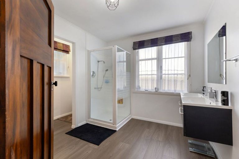 Photo of property in 15 Bull Street, Bulls, 4818