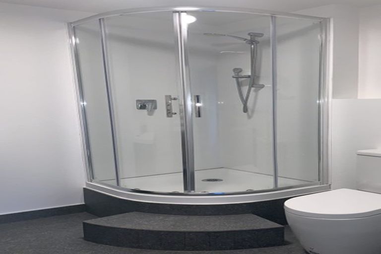 Photo of property in 111 Pupuke Road, Northcote, Auckland, 0627