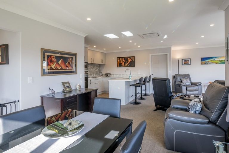 Photo of property in 13 Saint Vincent Way, Waikanae, 5036