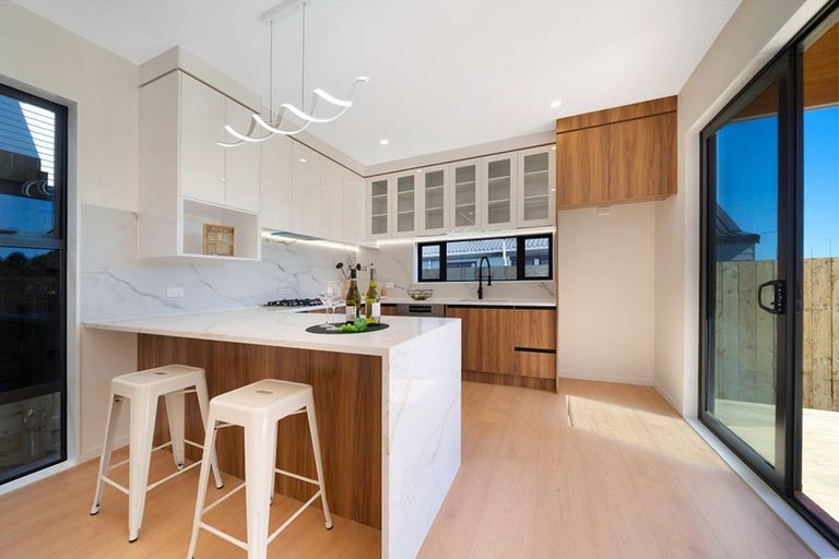 Photo of property in 53 Meadowood Drive, Unsworth Heights, Auckland, 0632