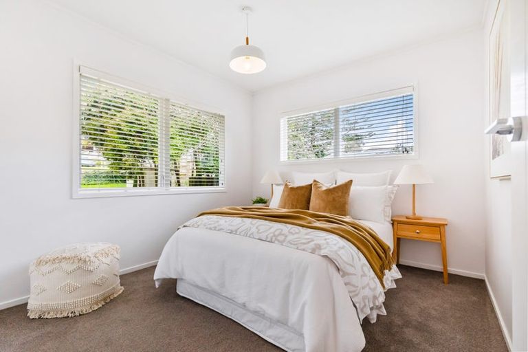 Photo of property in 1/31 Camelot Place, Glenfield, Auckland, 0629
