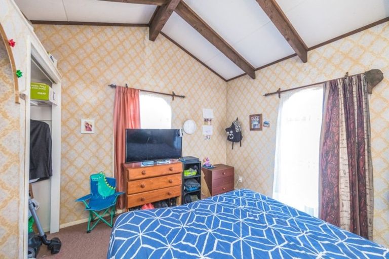 Photo of property in 104 Hinau Street, Castlecliff, Whanganui, 4501