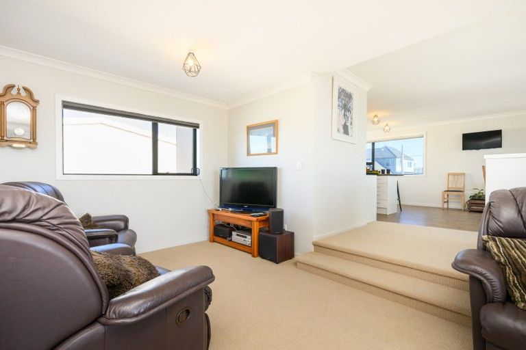 Photo of property in 17 Marine Parade South, Foxton Beach, Foxton, 4815
