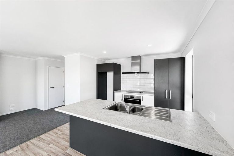 Photo of property in 86 Broadway Parade, Rolleston, 7615