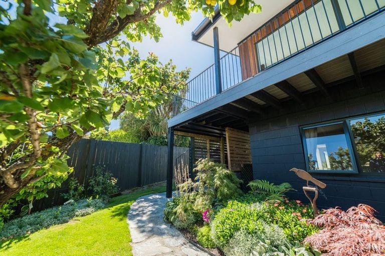 Photo of property in 18 Poplar Drive, Kelvin Heights, Queenstown, 9300