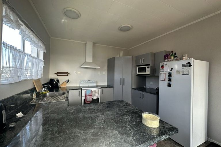 Photo of property in 17 Grange Street, Winton, 9720