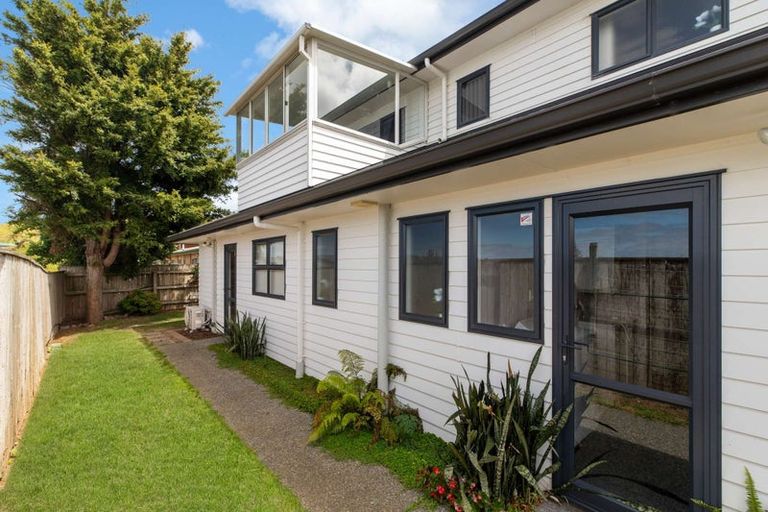 Photo of property in 5 Hocken Place, Mangere Bridge, Auckland, 2022