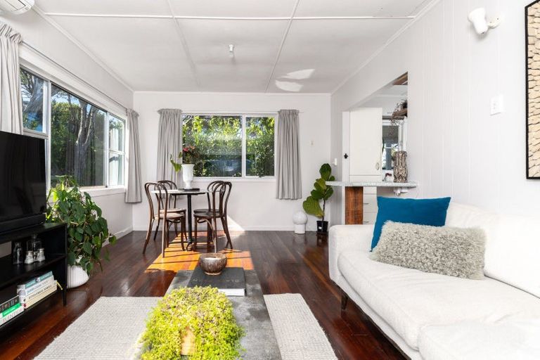 Photo of property in 8a Government Road, Raglan, 3225