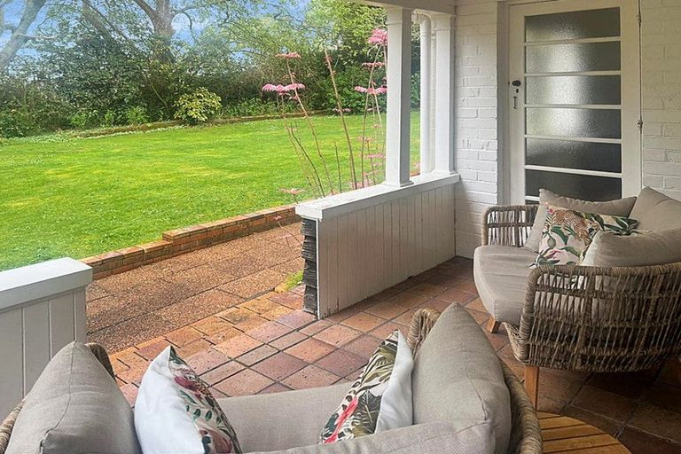 Photo of property in 86 Tawa Road, Kumeu, 0891