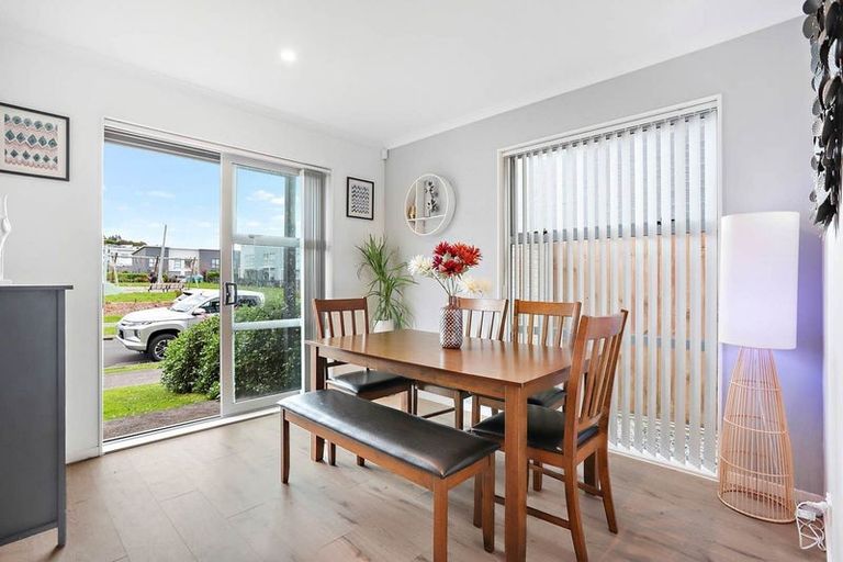 Photo of property in 16 Gilbert Hall Way, Swanson, Auckland, 0614
