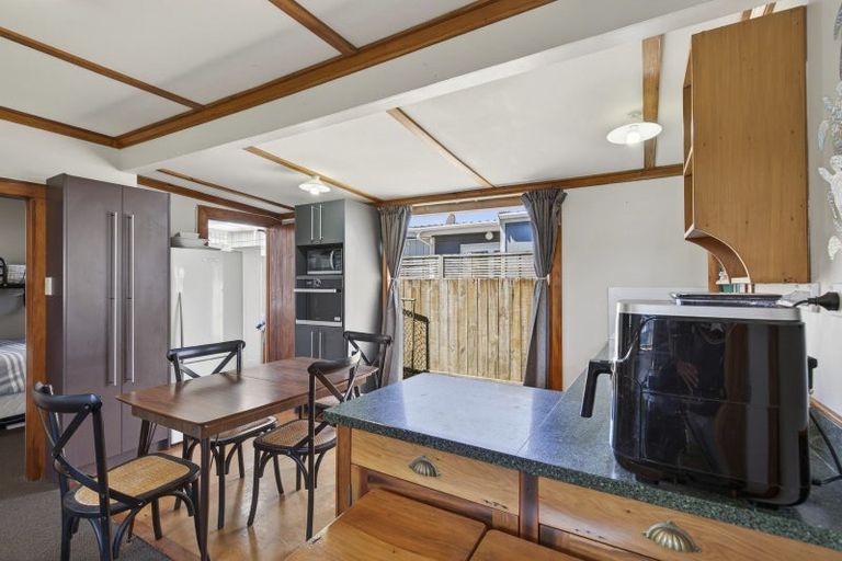 Photo of property in 59 Fifth Avenue, Urenui, 4377