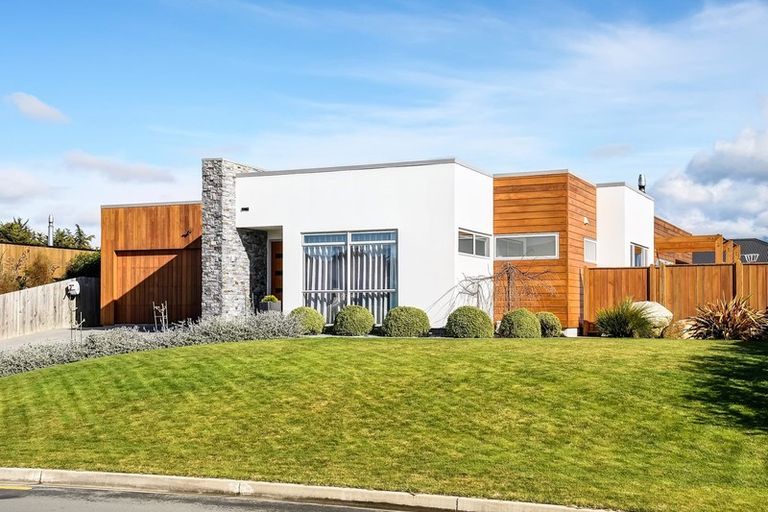 Photo of property in 10 Puketutu Grove, Motueka, 7120