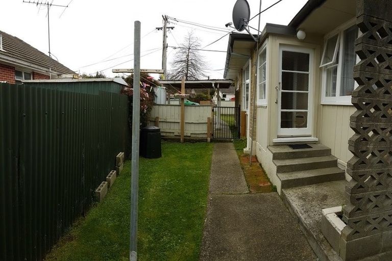 Photo of property in 1/6 Moeraki Road, Maoribank, Upper Hutt, 5018