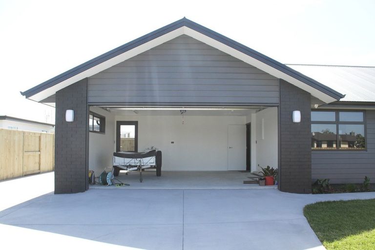 Photo of property in 20 Awatira Drive, Papamoa Beach, Papamoa, 3118