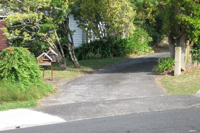 Photo of property in 1/10 Newstead Avenue, Browns Bay, Auckland, 0632