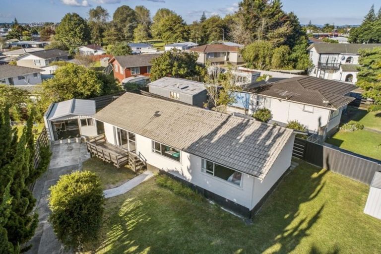 Photo of property in 8 Carbery Place, Manurewa, Auckland, 2102
