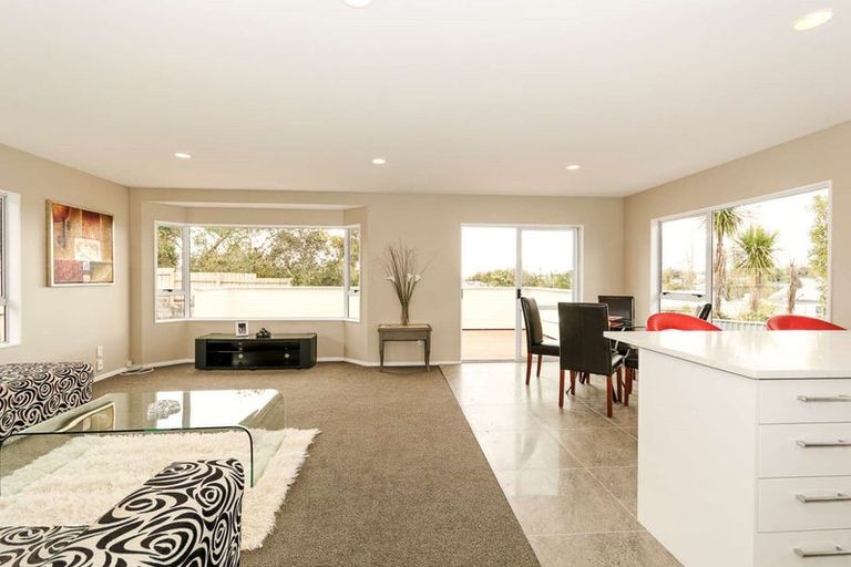 Photo of property in 15d Sarona Avenue, Glen Eden, Auckland, 0602