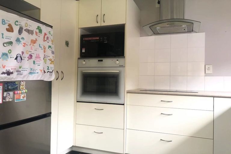 Photo of property in 33 Ginders Drive, Massey, Auckland, 0614