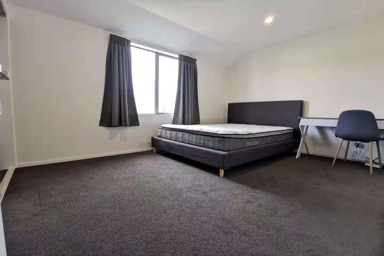 Photo of property in 1/2 Montana Avenue, Ilam, Christchurch, 8041