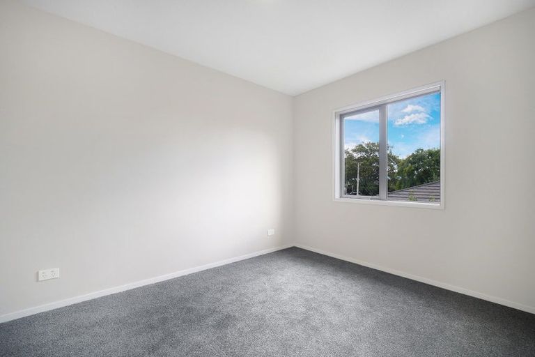 Photo of property in 2/70 Clevedon Road, Papakura, 2110
