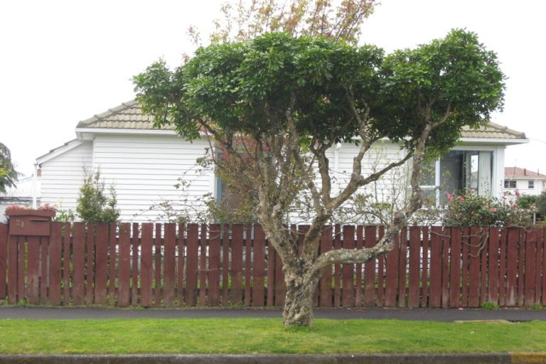 Photo of property in 1 Hawkins Street, Vogeltown, New Plymouth, 4310