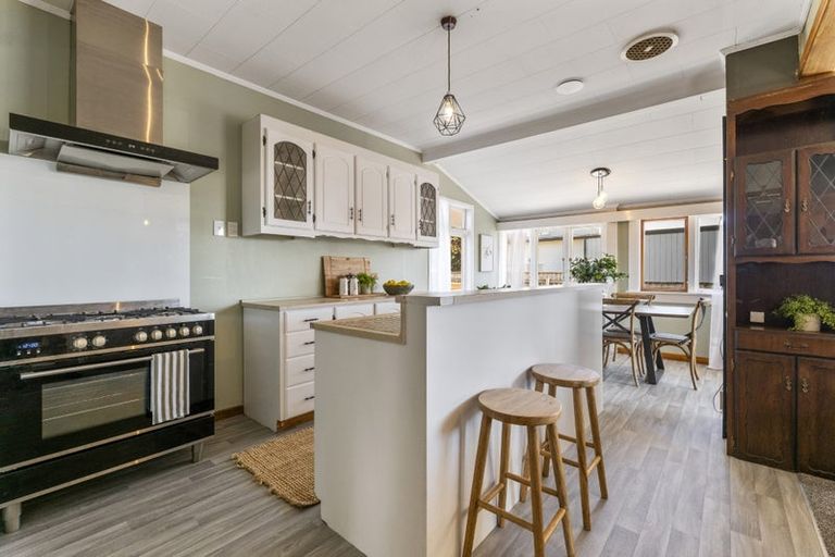 Photo of property in 164 Mangorei Road, Merrilands, New Plymouth, 4312