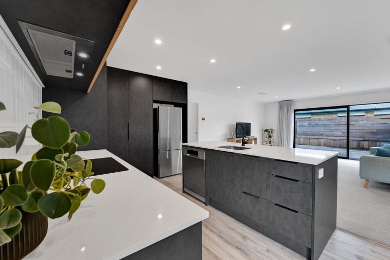 Photo of property in 20a Turakina Street, Merrilands, New Plymouth, 4312