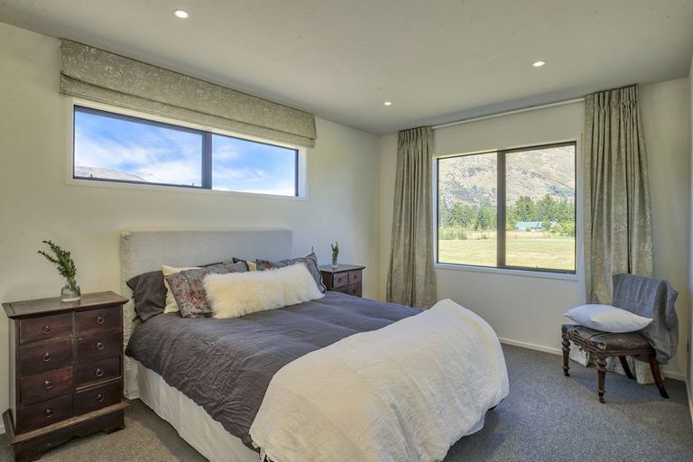 Photo of property in 2 Little Orchard Way, Wanaka, 9382