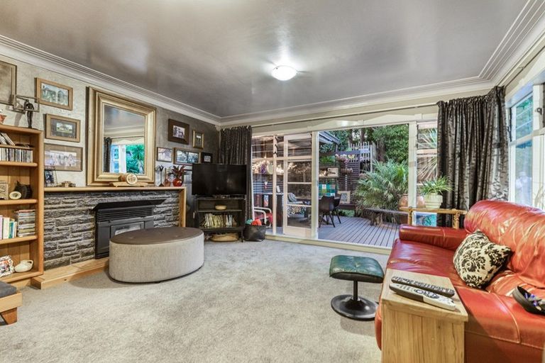 Photo of property in 66 Atkinson Road, Titirangi, Auckland, 0604