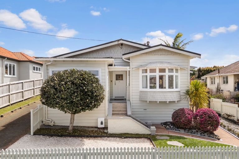 Photo of property in 12 Ngataringa Road, Devonport, Auckland, 0624