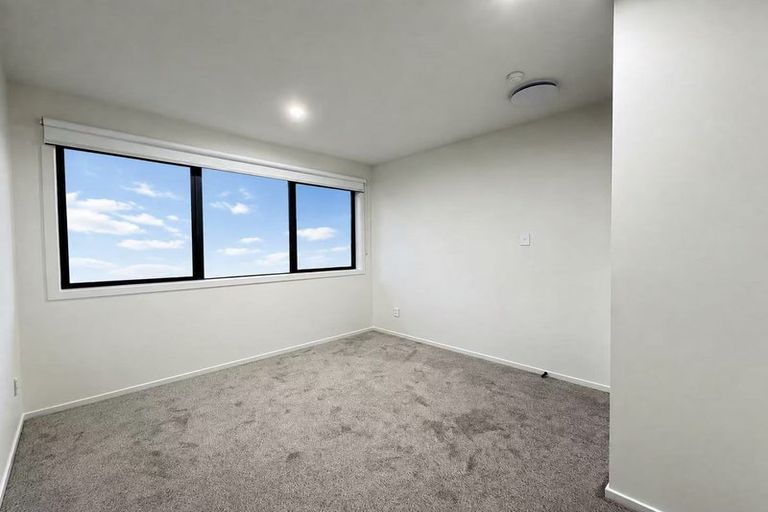 Photo of property in 9a Tangelo Place, Bucklands Beach, Auckland, 2012