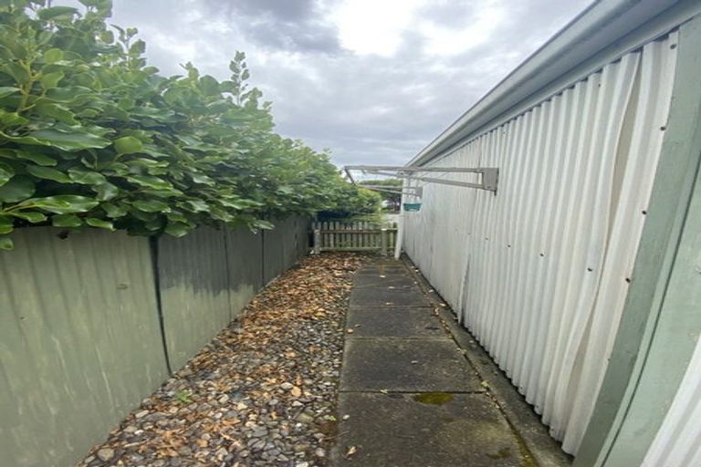 Photo of property in 12 Cambridge Street, Levin, 5510