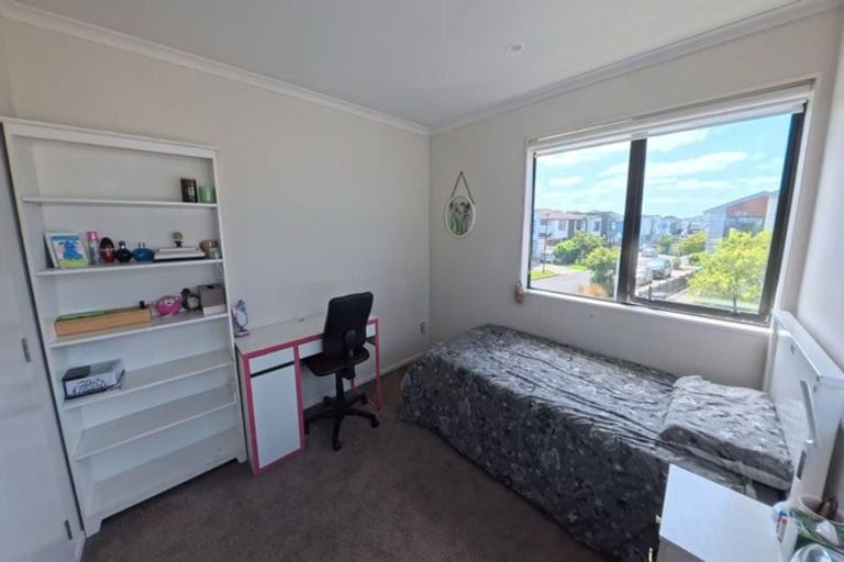 Photo of property in 11 Pihoihoi Place, Hobsonville, Auckland, 0616