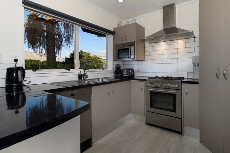 Photo of property in 23b James Henry Avenue, Papamoa Beach, Papamoa, 3118