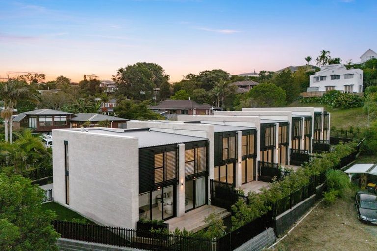 Photo of property in 21d Arahia Street, Northcote, Auckland, 0627