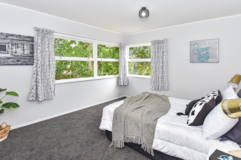 Photo of property in 6 Lawrence Crescent, Hillpark, Auckland, 2102