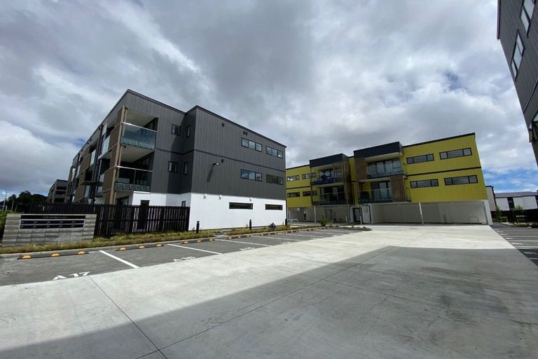 Photo of property in 1/3g Newelm Lane, Flat Bush, Auckland, 2019