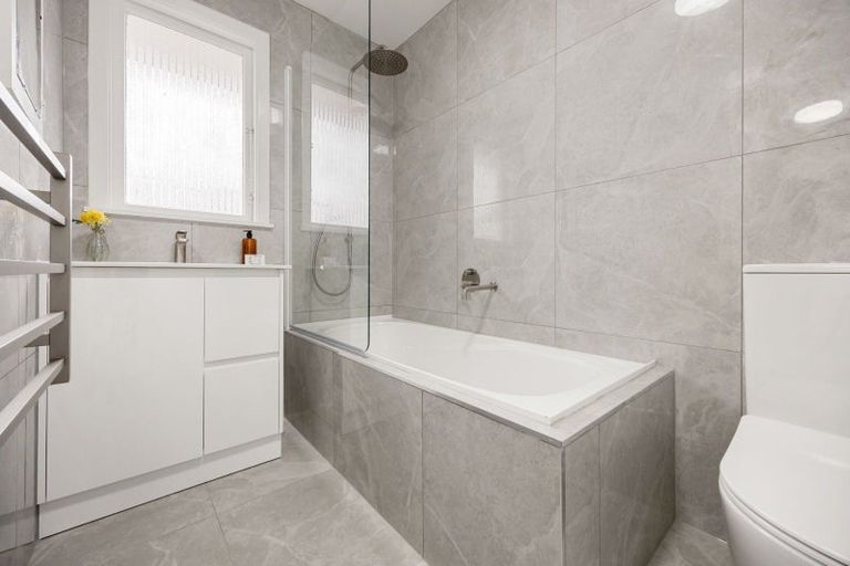 Photo of property in 35 Sandwich Road, St Andrews, Hamilton, 3200