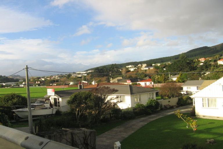 Photo of property in 352 Main Road, Tawa, Wellington, 5028