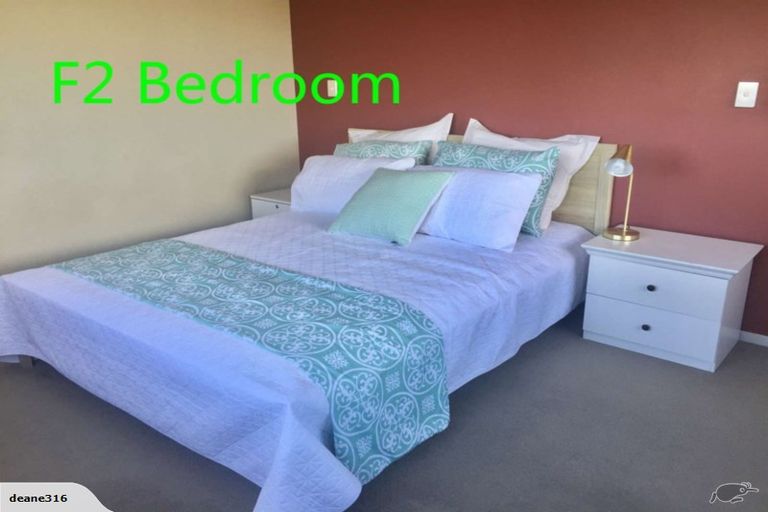 Photo of property in 11 Catlins Place, Fairview Heights, Auckland, 0632