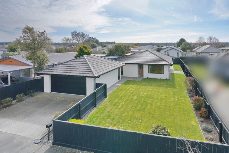 Photo of property in 14 Royal Park Drive, Parklands, Christchurch, 8083